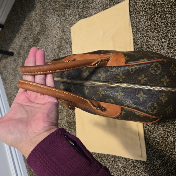 Authentic Louis Vuitton Deauville Monogram Canvas Handbag - Picture 12 of 16